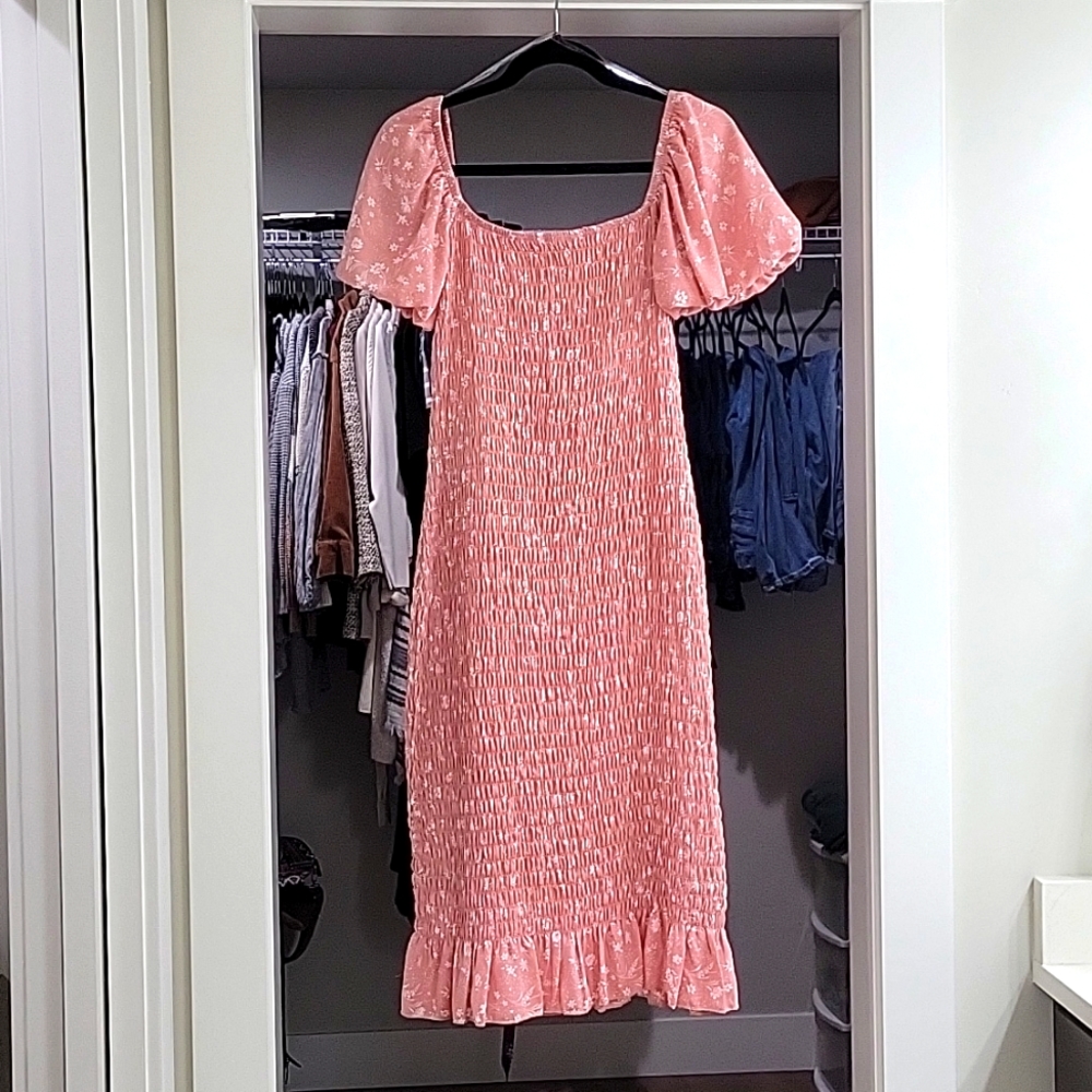 Pink midi dress with puff sleeves